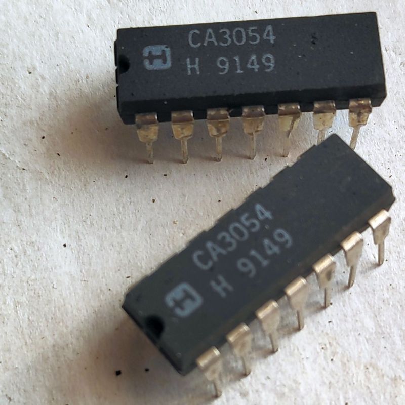 CA3054 :    
- Bandwith 	120MHz 	
- Differential voltage amplification 	60dB 	
- Input offset voltage 	...