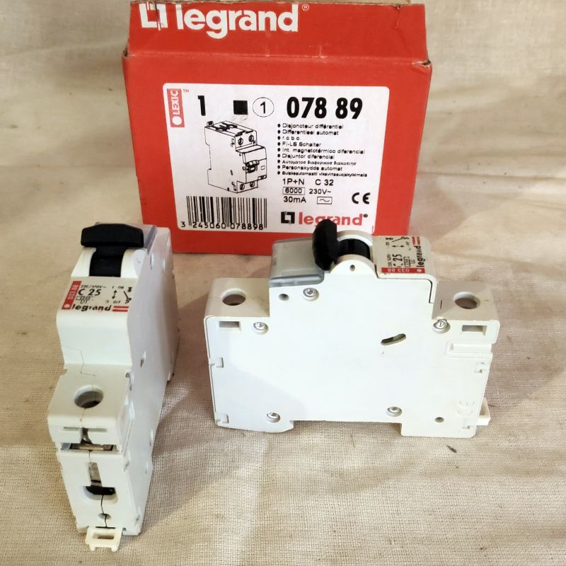    25A Legrand 033 88 C25