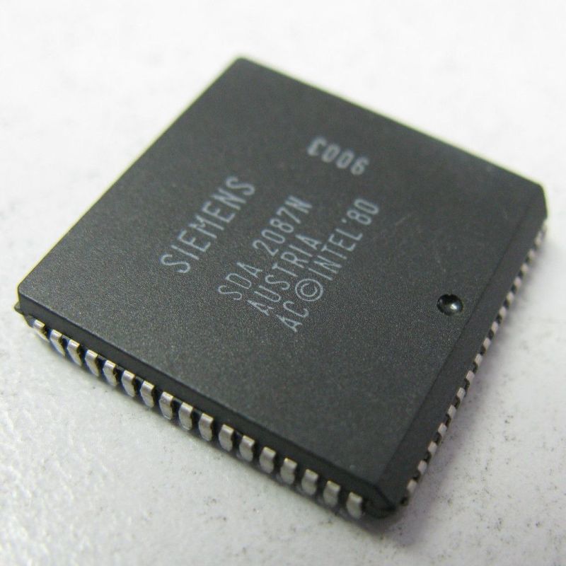 SDA2087N :   8-Bit , 256 Bit RAM, 8Kbit ROM
 : PLCC68
 : Siemens
   SA...