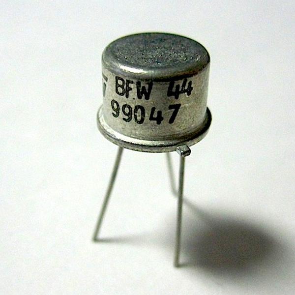 BFW44 :  SI-P 150V 0.1A 0.7W 50MHz
 : TO100
 :...