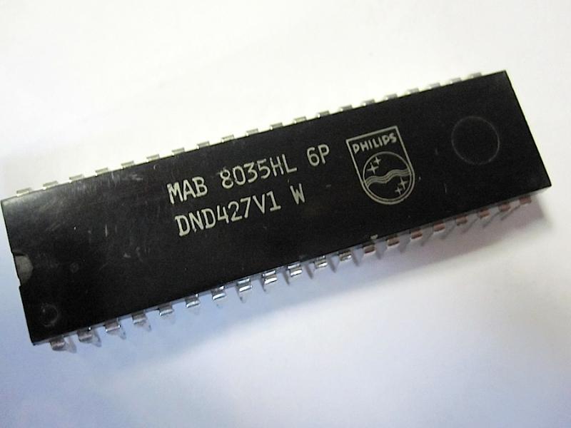 8035DIP :  8-  6MHZ 64 BYTE RAM
 : DIP40
 : 
 : MAB8035HL,  UPD8035,  TMP8035...