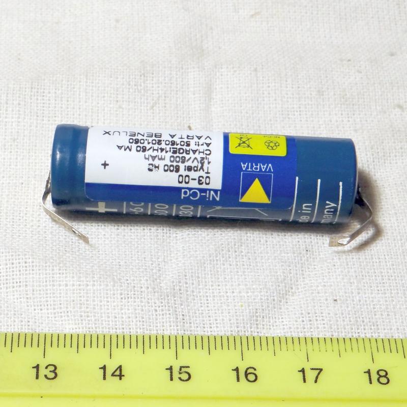  NiCd 1.2V  600mAh R6/AA,  , 1, Varta :  NiCd 1.2V 600mAH R6/AA+LIPSsizes:  14.7 x 49.0 mmwith solder wire...